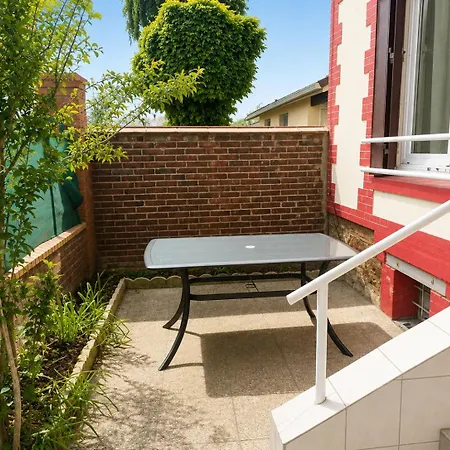 Bright & Comfortable Retreat 20 Min From Paris Apartment *